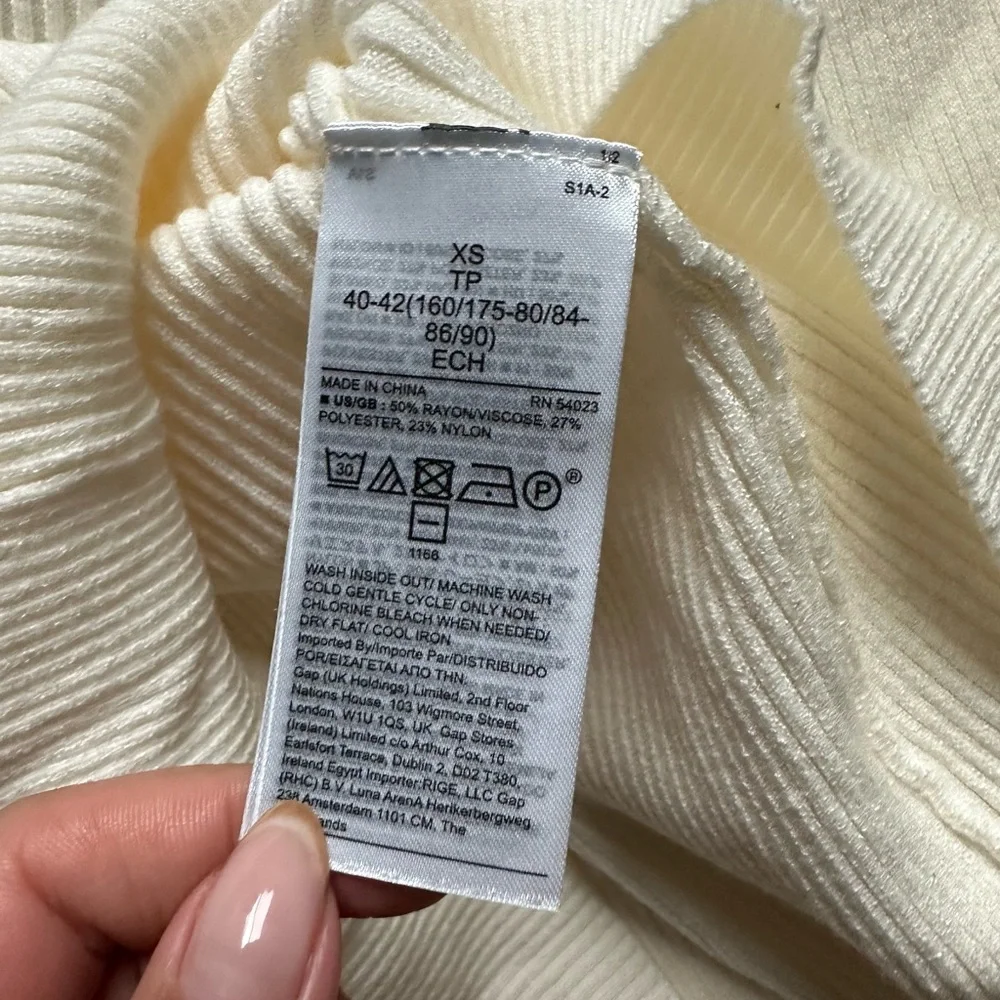 Banana Republic lenzing ecovero serene sweater
